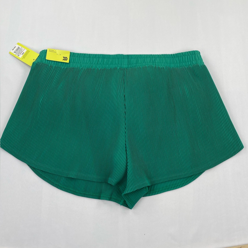 All In Motion Pleated Athletic Shorts Women’s XXL Green Ruffled Light 2.5” NWT - Picture 2 of 13